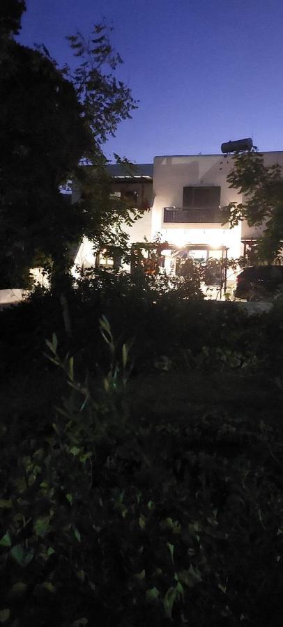 Ο Μπαξεσ Apartment Livadi  Exterior photo
