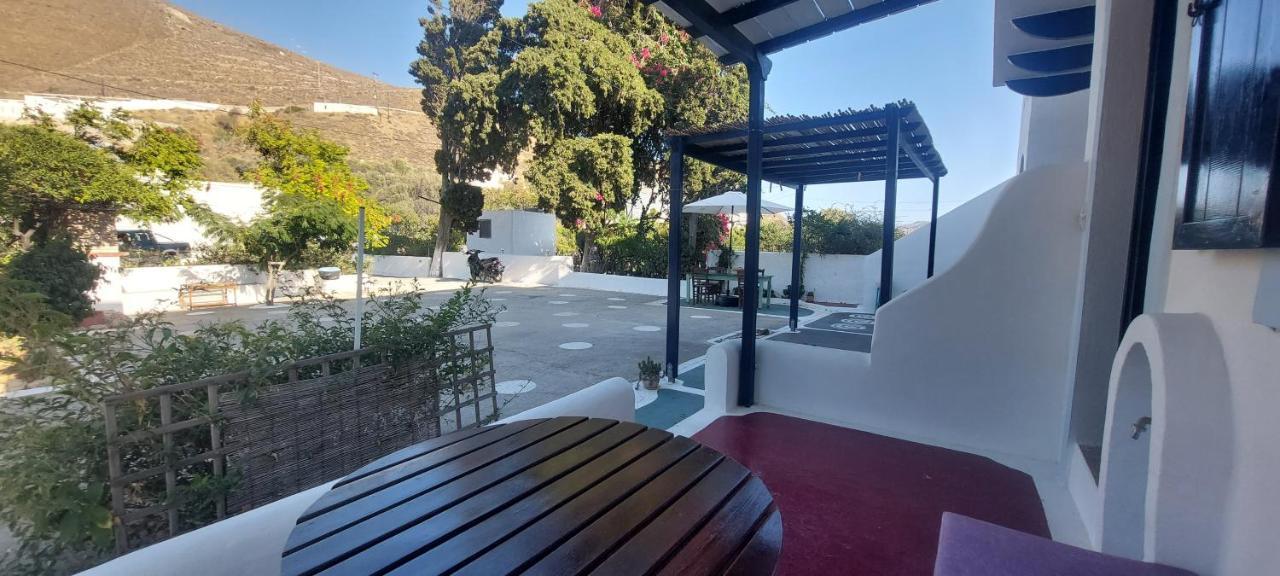 Ο Μπαξεσ Apartment Livadi  Exterior photo